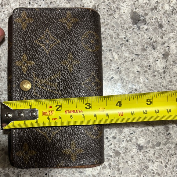 Louis Vuitton Wallet  - Authentic - Picture 14 of 16